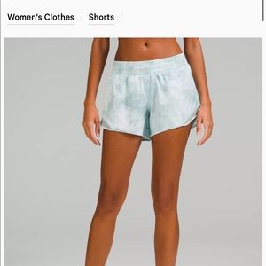 Lululemon Size 10 Hotty Hot LR short 4” NWT
